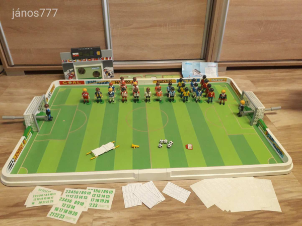 Eredeti Playmobil foci labdarúgás pálya elektromos kijelző sok figura készlet ! Playmobil 4700 4726