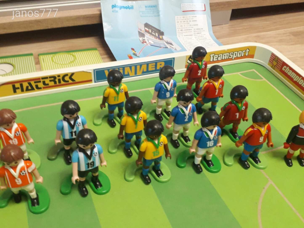 Eredeti Playmobil foci labdarúgás pálya elektromos kijelző sok figura készlet ! Playmobil 4700 4726
