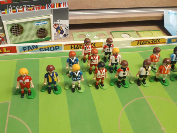 Eredeti Playmobil foci labdarúgás pálya elektromos kijelző sok figura készlet ! Playmobil 4700 4726
