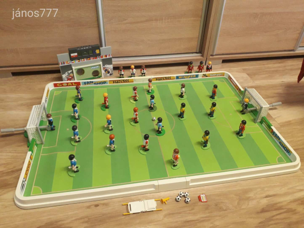 Eredeti Playmobil foci labdarúgás pálya elektromos kijelző sok figura készlet ! Playmobil 4700 4726