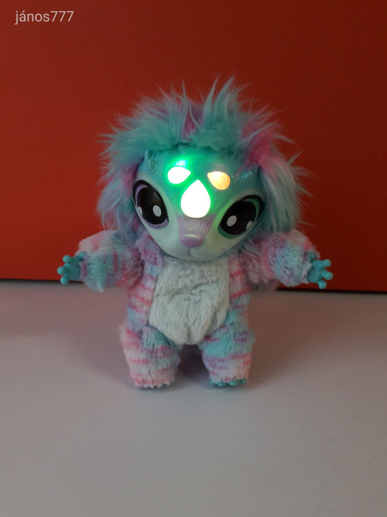 Eredeti Moose Magic Mixies plüss kisállat 17 cm-es kabala figura Hangot ad , világít ! EXTRA !!