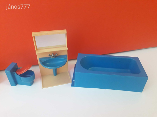 Vintage baba BÚTOR szett retro babaház játék kiegészítő Nappali + fürdőszoba , kanapé fotel wc kád
