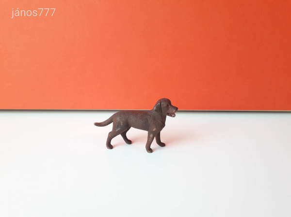 Eredeti Schleich kutya állatfigura !! 7x5cm ! 2016-os kiadás ! Schleich 13834 Labrador Retriever