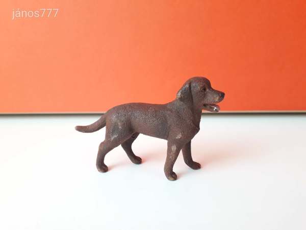 Eredeti Schleich kutya állatfigura !! 7x5cm ! 2016-os kiadás ! Schleich 13834 Labrador Retriever