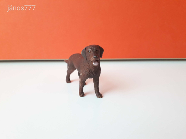 Eredeti Schleich kutya állatfigura !! 7x5cm ! 2016-os kiadás ! Schleich 13834 Labrador Retriever