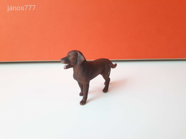 Eredeti Schleich kutya állatfigura !! 7x5cm ! 2016-os kiadás ! Schleich 13834 Labrador Retriever