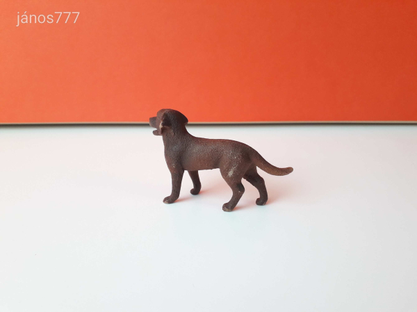 Eredeti Schleich kutya állatfigura !! 7x5cm ! 2016-os kiadás ! Schleich 13834 Labrador Retriever