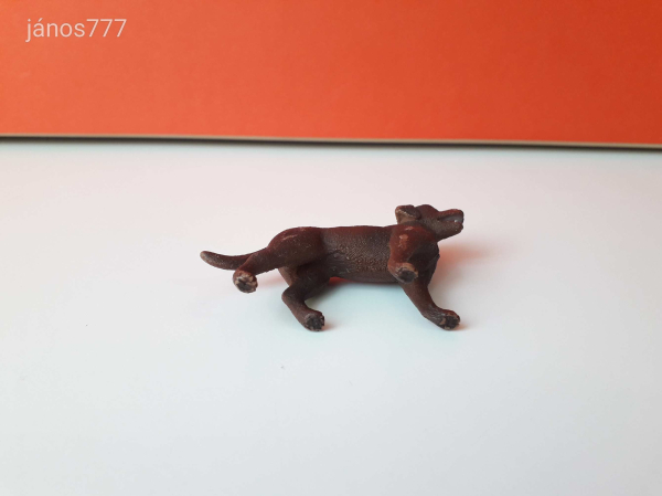 Eredeti Schleich kutya állatfigura !! 7x5cm ! 2016-os kiadás ! Schleich 13834 Labrador Retriever