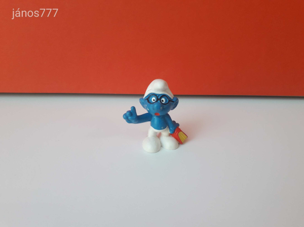 Eredeti Schleich Peyo Hupikék Törpikék Okoska Törp mesefigura! 5,5cm! Schleich 20094