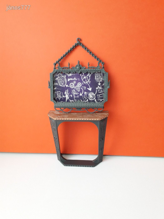 Mattel Monster High baba kiegészítő BÚTOR - Kandalló keret + falikép - lakberendezési tárgy