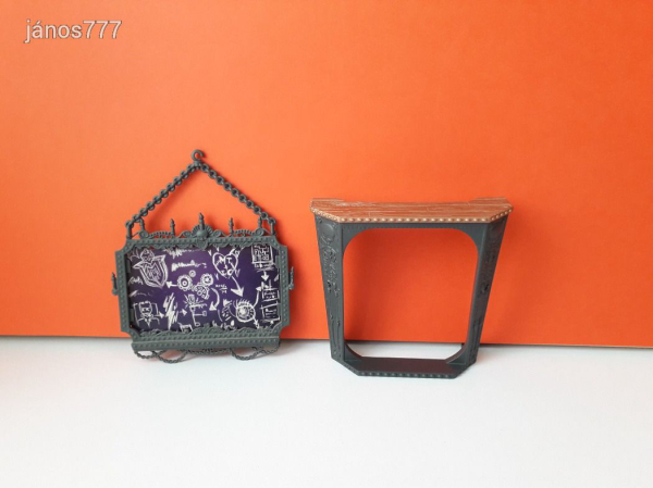 Mattel Monster High baba kiegészítő BÚTOR - Kandalló keret + falikép - lakberendezési tárgy