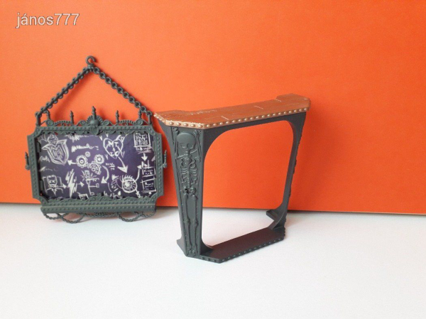 Mattel Monster High baba kiegészítő BÚTOR - Kandalló keret + falikép - lakberendezési tárgy