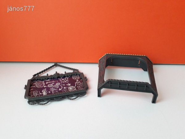 Mattel Monster High baba kiegészítő BÚTOR - Kandalló keret + falikép - lakberendezési tárgy