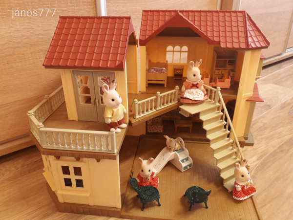 Eredeti Sylvanian Families nagy ház világítással berendezéssel figurákkal !!