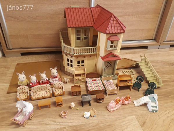 Eredeti Sylvanian Families nagy ház világítással berendezéssel figurákkal !!