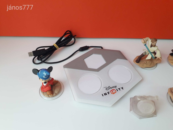 Eredeti Nintendo Wii U Infinity 3.0 konzol játék Star Wars és Mickey Mouse figurákkal + talppal !!