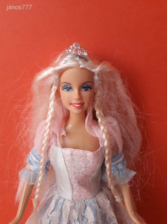 Barbie baba típusú DF A01 jelzésű játékbaba !