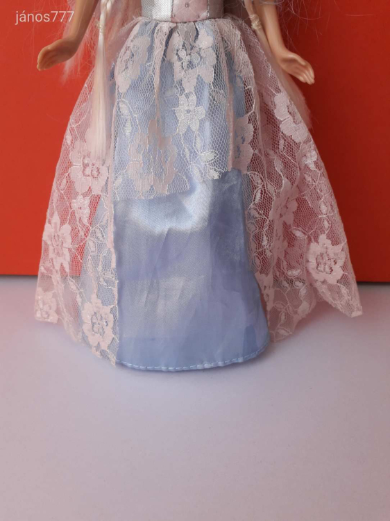 Barbie baba típusú DF A01 jelzésű játékbaba !
