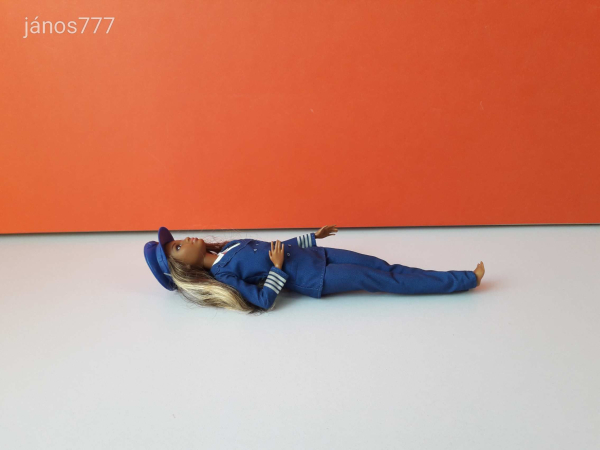 Eredeti Mattel Barbie baba Barbie játékbaba repülőgép PILÓTA baba ! - INDONESIA 2016 / 2011