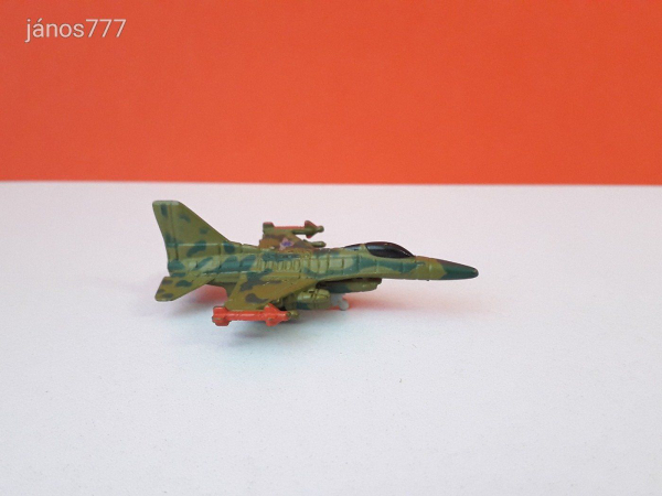 Eredeti Galoob 1992 Micro Machines F-16 Fighting Falcon vadászgép katonai jármű repülő !! Military