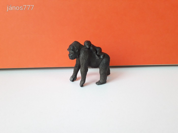 Eredeti Schleich Gorilla nőstény bébivel állatfigura !! 8x7cm ! 2011-es kiadás ! Schleich 14662