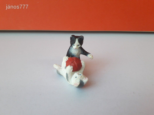 Eredeti Schleich macska cica 2 kiscica állatfigura ! 5,5x4cm ! 2012-es kiadás !! Schleich 13724