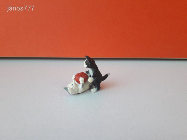 Eredeti Schleich macska cica 2 kiscica állatfigura ! 5,5x4cm ! 2012-es kiadás !! Schleich 13724