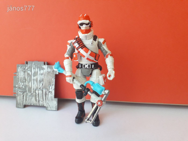 Eredeti Epic Games FORTNITE Triage Trooper akciófigura + fegyver + fal elem !!
