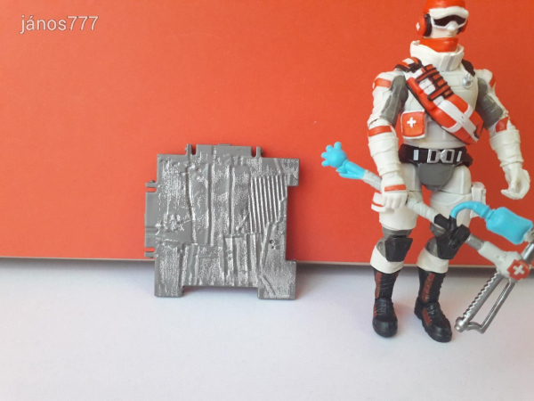 Eredeti Epic Games FORTNITE Triage Trooper akciófigura + fegyver + fal elem !!