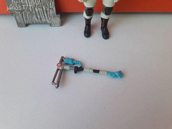 Eredeti Epic Games FORTNITE Triage Trooper akciófigura + fegyver + fal elem !!