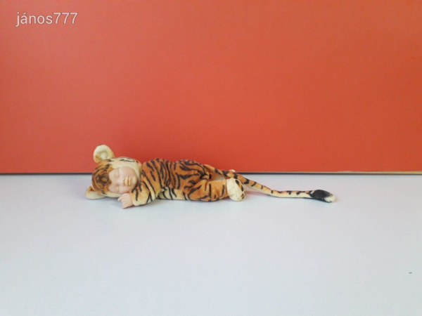Eredeti Anne Geddes baba Tigris baba 23 cm-es kabala figura !! EXTRA !!