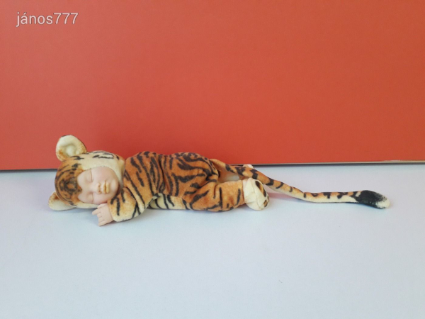 Eredeti Anne Geddes baba Tigris baba 23 cm-es kabala figura !! EXTRA !!