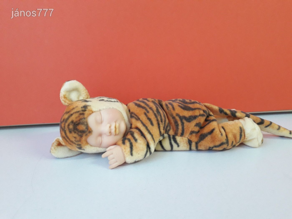 Eredeti Anne Geddes baba Tigris baba 23 cm-es kabala figura !! EXTRA !!