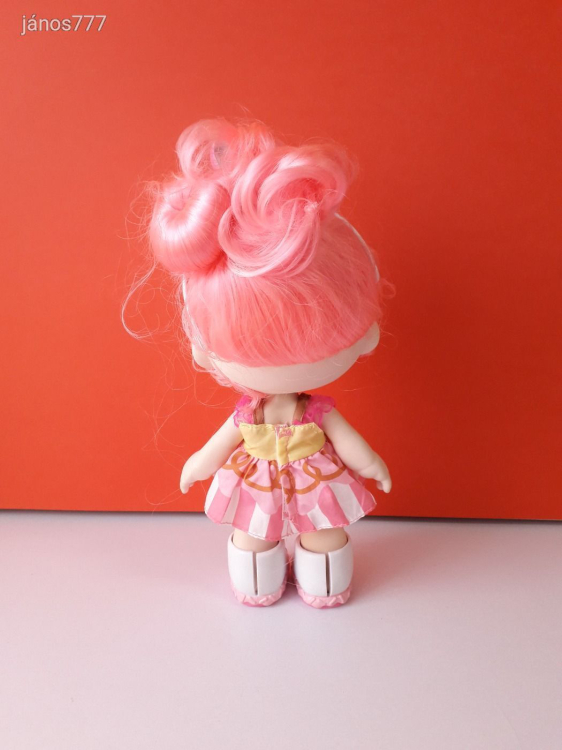 Eredeti Moose KINDI KIDS baba 27 cm-es nagy játékbaba EXTRA !!