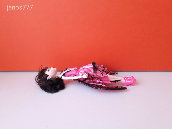 Eredeti Mattel Monster High baba Draculaura játékbaba figura - Ghoul to Bat Draculaura