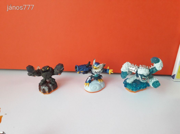 Eredeti Nintendo Wii  Skylanders GIANTS konzol játék csomag 10db figurával  !!