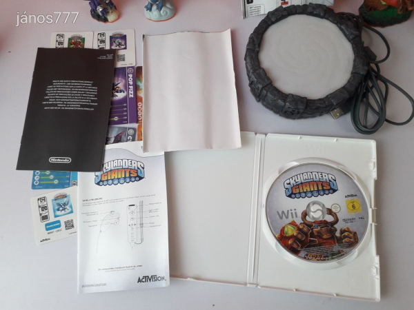 Eredeti Nintendo Wii  Skylanders GIANTS konzol játék csomag 10db figurával  !!