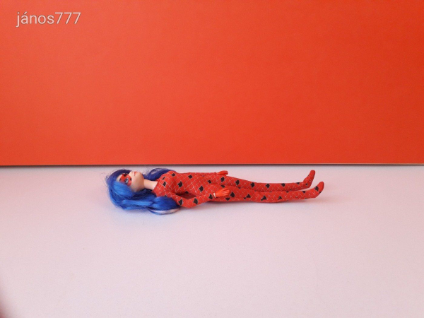 Eredeti Bandai Miraculous Katicabogár Katicalány szuperhős figura 27 cm-es lány baba EXTRA
