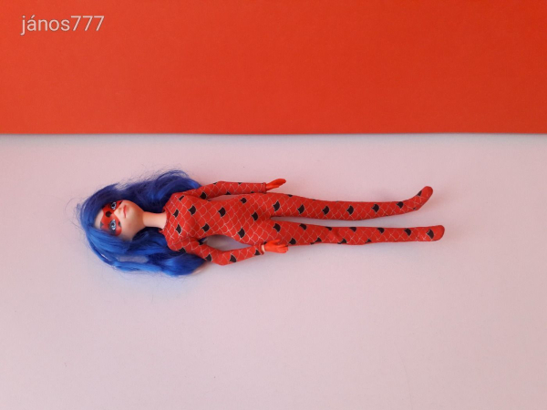 Eredeti Bandai Miraculous Katicabogár Katicalány szuperhős figura 27 cm-es lány baba EXTRA