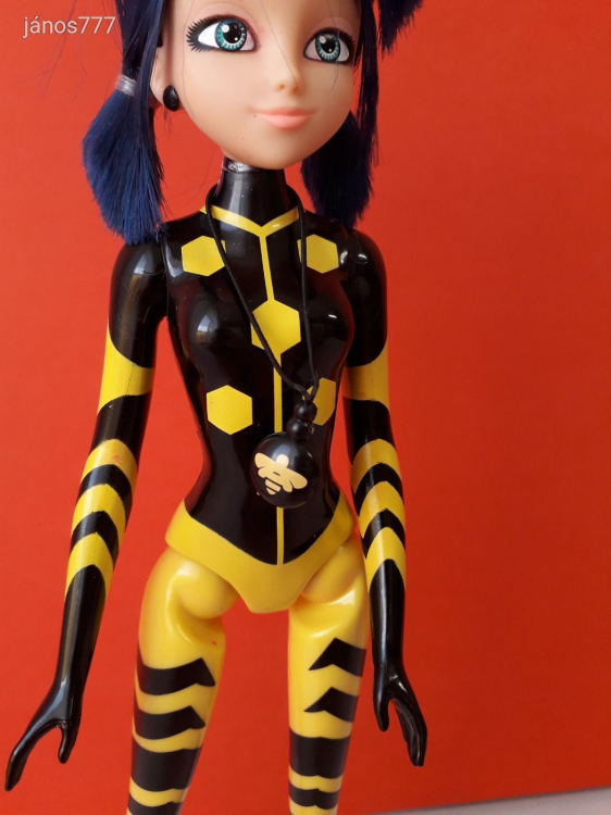 Eredeti Playmates Miraculous szuperhős MÉH baba figura 27 cm-es EXTRA