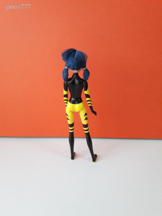 Eredeti Playmates Miraculous szuperhős MÉH baba figura 27 cm-es EXTRA