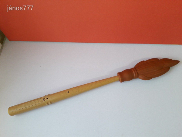 Eredeti Schmidt Bibi Blocksberg BOSZORKÁNY SEPRŰ 80 cm-es Boszi seprű ! Hangot adó EXTRA !!