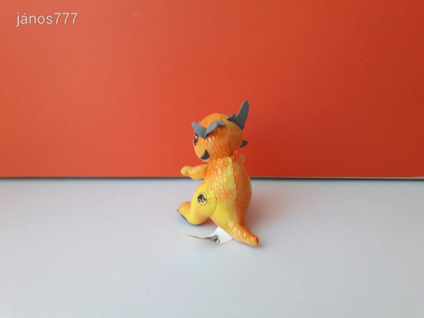 Eredeti Jurassic World dinoszaurusz 12 cm plüss dinó kabala figura ! EXTRA !!!