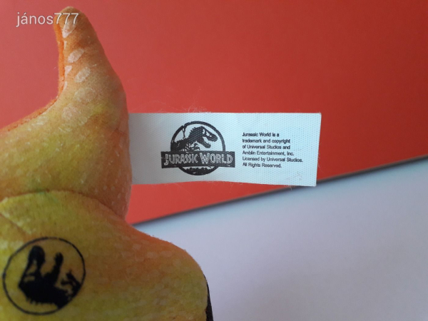 Eredeti Jurassic World dinoszaurusz 12 cm plüss dinó kabala figura ! EXTRA !!!