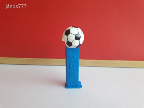 990 forintos vásár !! Eredeti PEZ cukorkatartó adagoló focilabda labda figura !! PEZ tartó