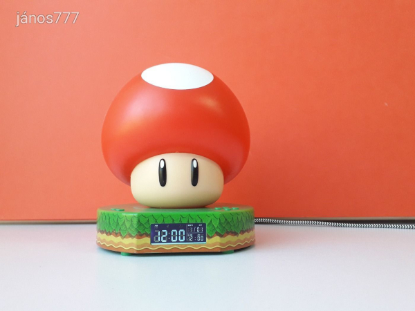 Eredeti Paladone Nintendo Super Mario Super Mushroom ébresztőóra, és éjjelifény !! 15cm