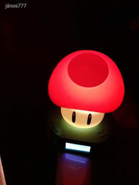 Eredeti Paladone Nintendo Super Mario Super Mushroom ébresztőóra, és éjjelifény !! 15cm
