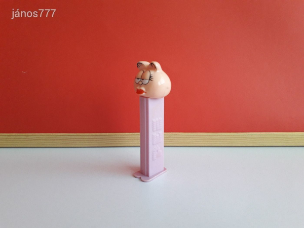 990 forintos vásár !! Eredeti PEZ cukorkatartó adagoló Disney Garfield Arlene macska cica figura !!