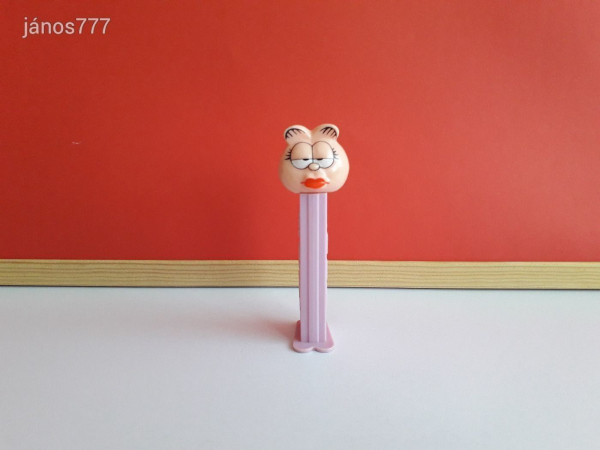 990 forintos vásár !! Eredeti PEZ cukorkatartó adagoló Disney Garfield Arlene macska cica figura !!