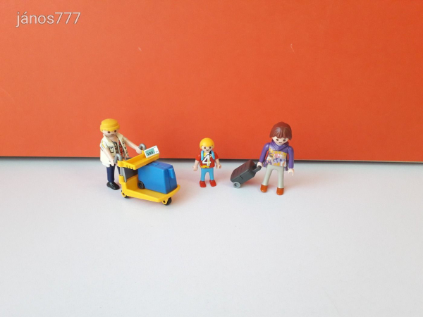 Eredeti Playmobil utazó család figura + kiegészítők !